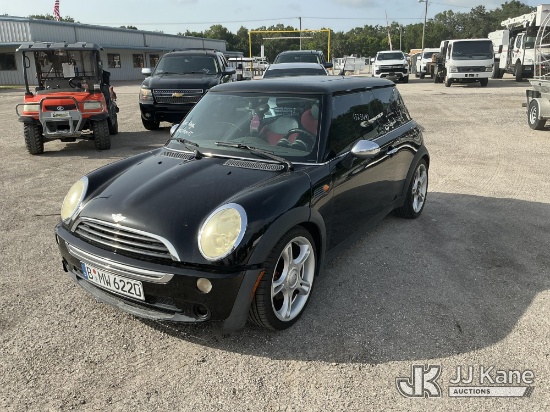(Tampa, FL) 2005 Mini Cooper 2-Door Coupe Runs & Moves) (Runs Rough, Body Damage, Paint Damage ) (FL