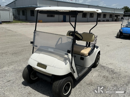 (Tampa, FL) Club Car Golf Cart Not Running, Condition Unknown)( Paint & Body Damage