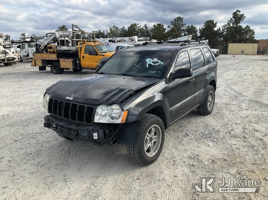 (Villa Rica, GA) 2007 Jeep Grand Cherokee 4-Door Sport Utility Vehicle Wrecked) (Runs & Moves) (Leak
