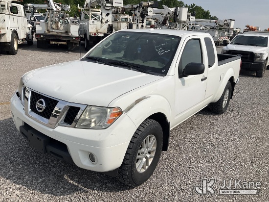(Verona, KY) 2016 Nissan Frontier 4x4 Extended-Cab Pickup Truck Runs & Moves) (Check Engine Light On