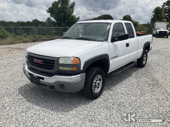 (Villa Rica, GA) 2004 GMC Sierra 2500HD 4x4 Extended-Cab Pickup Truck Runs & Moves) (AC Blows Warm, 