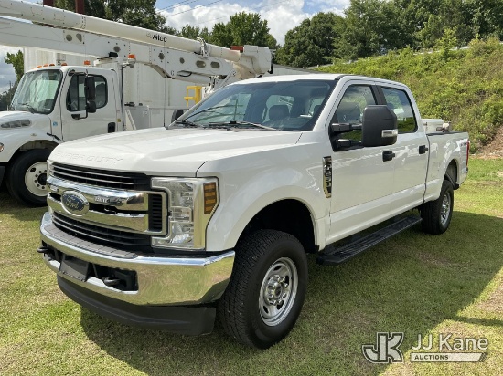 (Florence, SC) 2018 Ford F250 4x4 Crew-Cab Pickup Truck Runs & Moves) (Check Engine Light On, Tire P
