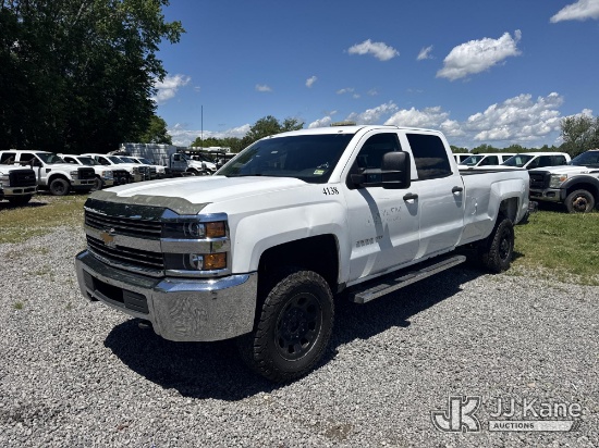 (Wakefield, VA) 2015 Chevrolet Silverado 2500HD 4x4 Crew-Cab Pickup Truck Runs & Moves) (Jump To Sta