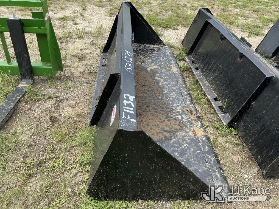 (Thonotosassa, FL) 84in Bucket Skid Steer Attachment (New) NOTE: This unit is being sold AS IS/WHERE