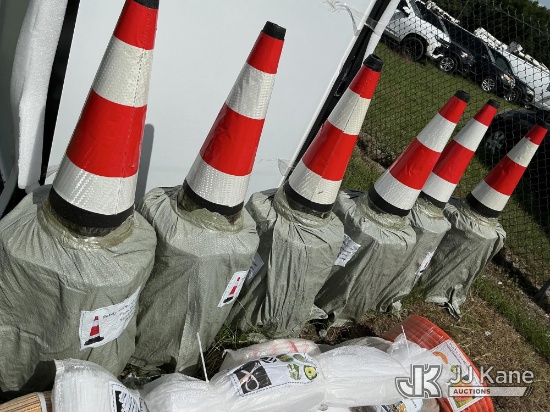 (Thonotosassa, FL) 120 Safety Traffic Cones (New ) NOTE: This unit is being sold AS IS/WHERE IS via 