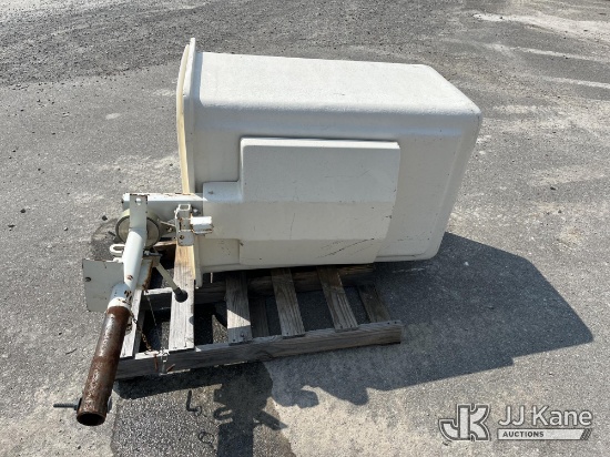 (Lexington, TN) Terex Pin on Bucket (Municipal Owned) NOTE: This unit is being sold AS IS/WHERE IS v