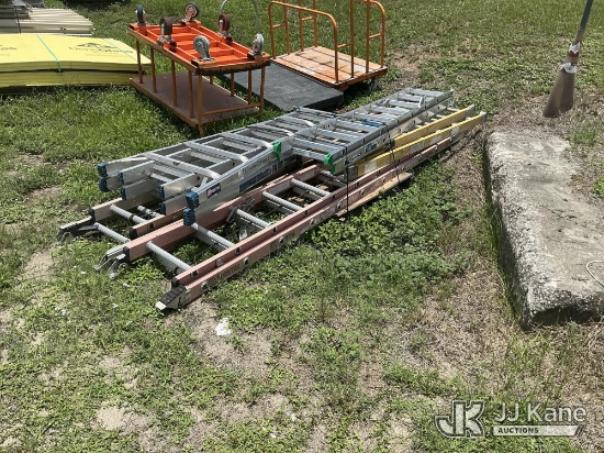 (Thonotosassa, FL) 5 Ladders (Condition Unknown ) NOTE: This unit is being sold AS IS/WHERE IS via T