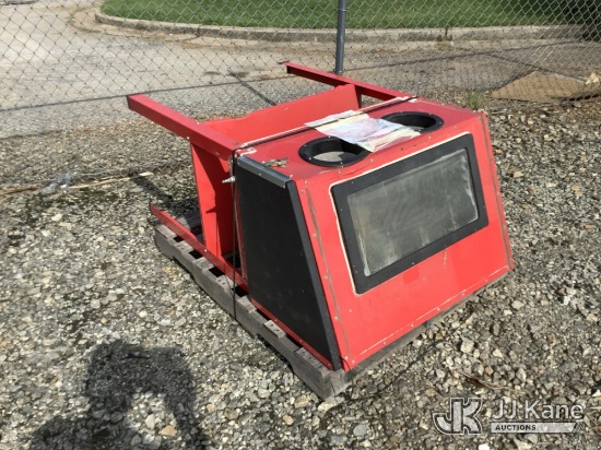 (Villa Rica, GA) Sand Blasting Cabinet (Condition Unknown) NOTE: This unit is being sold AS IS/WHERE