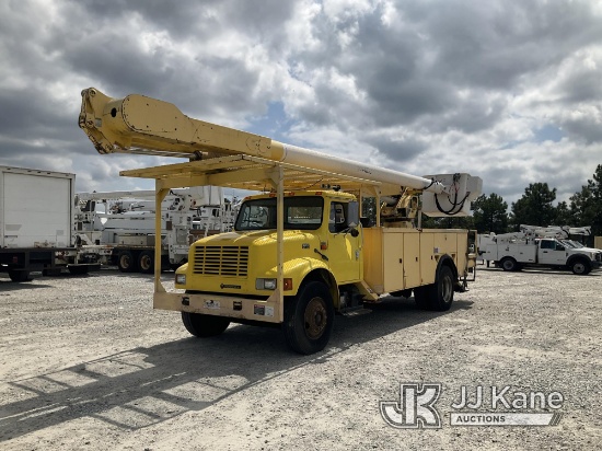 (Villa Rica, GA) Altec AM900, Bucket Truck rear mounted on 1996 International 4900 Utility Truck Run