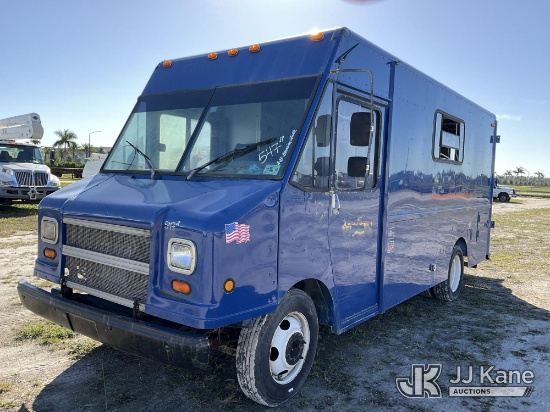 (Westlake, FL) 2000 Workhorse P30 Step Van Runs & Moves) (Cracked Windshield, Broken Wipers, Interio