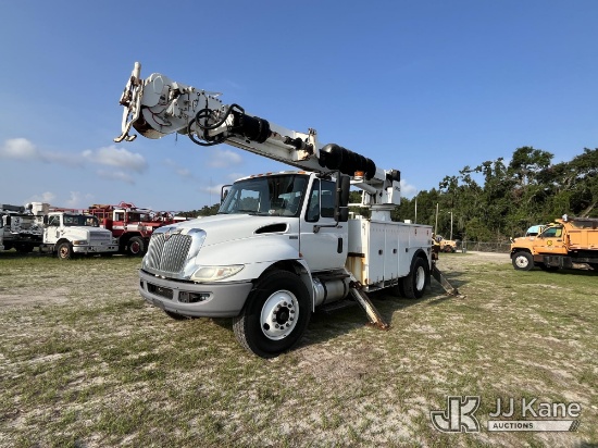 (Thonotosassa, FL) Altec DM47-TR, Digger Derrick rear mounted on 2013 International Durastar 4300 Ut