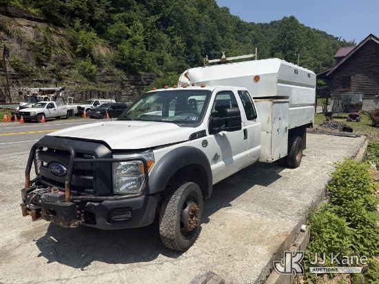 (Hanover, WV) 2015 Ford F550 4x4 Extended-Cab Chipper Dump Truck Wrecked, Not Running, Condition Unk