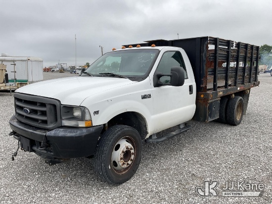 (Verona, KY) 2004 Ford F450 Stake Truck Runs & Moves) (Check Engine Light On, Rust/Body Damage, Snow