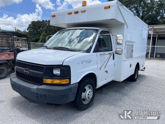 (Thonotosassa, FL) 2005 Chevrolet Express G3500 Cutaway Van Runs & Moves) (Body Damage, Paint Damage
