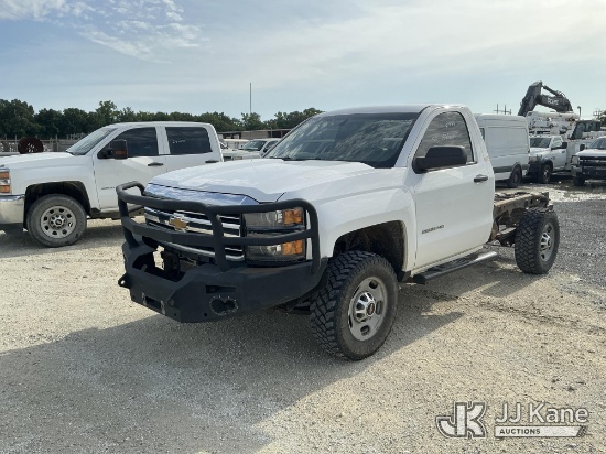 (Moncks Corner, SC) 2016 Chevrolet Silverado 4x4 Cab & Chassis Runs & Moves) (Body Damage