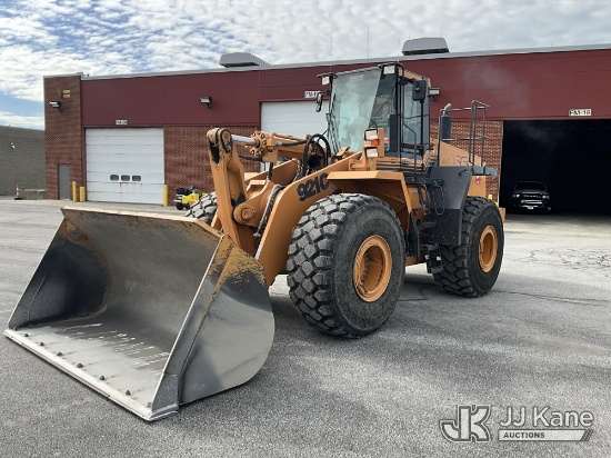 (Erlanger, KY) 2001 Case 921C Wheel Loader, Garage Kept, Municipality Owned Runs & Operates