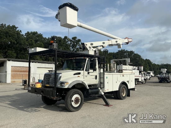 (Tampa, FL) Altec LRV-55, Over-Center Bucket Truck mounted behind cab on 2005 International 7300 4x4
