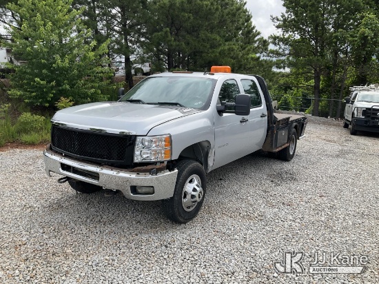 (Villa Rica, GA) 2013 Chevrolet Silverado 3500HD 4x4 Crew-Cab Flatbed Truck Runs & Moves) (Check Eng