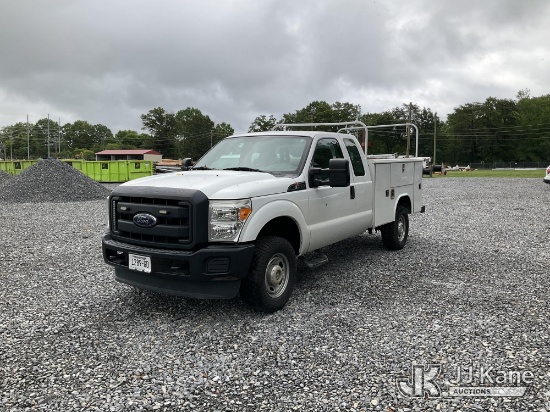 (Newport, TN) 2015 Ford F350 4x4 Extended-Cab Service Truck Runs & Moves) (ABS Light On, Traction Co