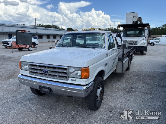 (Tampa, FL) 1989 Ford F450 Ramp Truck Runs & Moves) (Body & Paint Damage, Rust, Wench INOP) (FL Resi