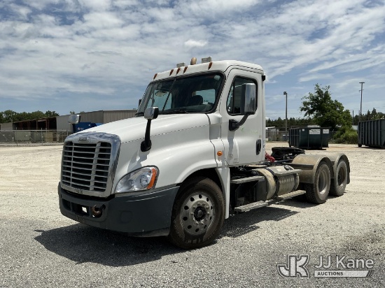 (Moncks Corner, SC) 2014 Freightliner Cascadia CA125D T/A Truck Tractor Runs, Moves, Cracked Windshi