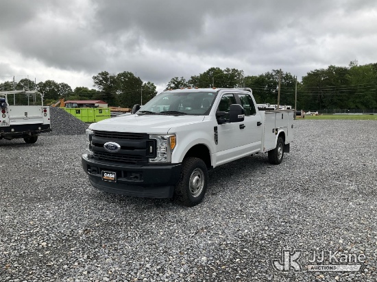 (Newport, TN) 2017 Ford F350 4x4 Crew-Cab Service Truck Runs & Moves) (Check Engine Light On