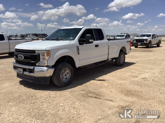 (Midland, TX) 2022 Ford F250 4x4 Extended-Cab Pickup Truck Runs & Moves) (Engine Noise, Cracked Wind