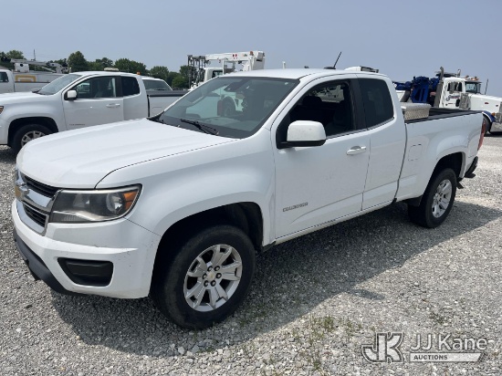 (Hawk Point, MO) 2017 Chevrolet Colorado Crew-Cab Pickup Truck Runs & Moves) (Paint damage, Drivers 