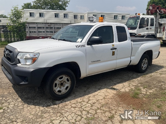 (Neenah, WI) 2013 Toyota Tacoma Extended-Cab Pickup Truck Runs & Moves