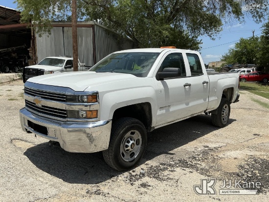 (San Antonio, TX) 2018 Chevrolet Silverado 2500HD Extended-Cab Pickup Truck Runs & Moves) (Body Dama