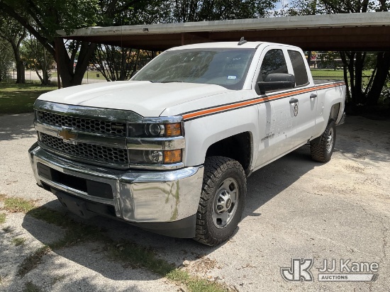 (San Antonio, TX) 2019 Chevrolet Silverado 2500HD 4x4 Extended-Cab Pickup Truck Runs & Moves) (Body 