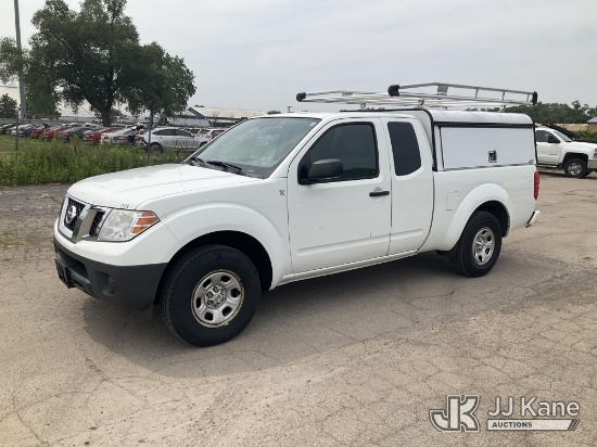 (South Beloit, IL) 2017 Nissan Frontier Extended-Cab Pickup Truck Runs & Moves) (Paint Damage, Rust 