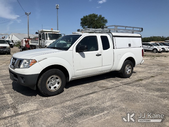 (South Beloit, IL) 2017 Nissan Frontier Extended-Cab Pickup Truck Runs & Moves) (Paint Damage