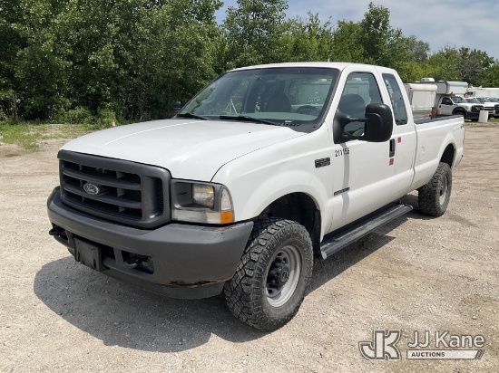 (Des Moines, IA) 2002 Ford F350 4x4 Extended-Cab Pickup Truck Runs & Moves) (Rear Seats Removed
