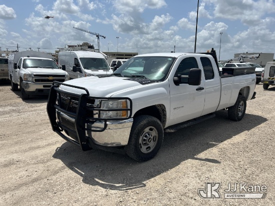 (Waxahachie, TX) 2011 Chevrolet Silverado 2500HD 4x4 Extended-Cab Pickup Truck Runs & Moves) (Body D