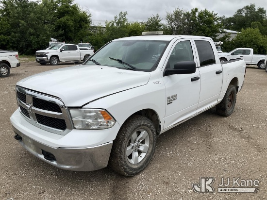 (Des Moines, IA) 2019 RAM 1500 4X4 Crew-Cab Pickup Truck Runs & Moves) (Appears to have small Power 