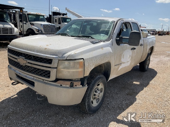 (Waxahachie, TX) 2011 Chevrolet Silverado 2500HD Crew-Cab Pickup Truck Runs & Moves) (Jump To Start,