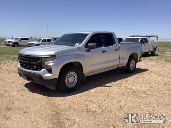 (Odessa, TX) 2022 Chevrolet Silverado 1500 Extended-Cab Pickup Truck Runs & Moves) (Front Air Dam Da