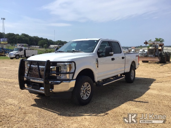 (Byram, MS) 2019 Ford F250 4x4 Crew-Cab Pickup Truck Runs & Moves) (Windshield Cracked