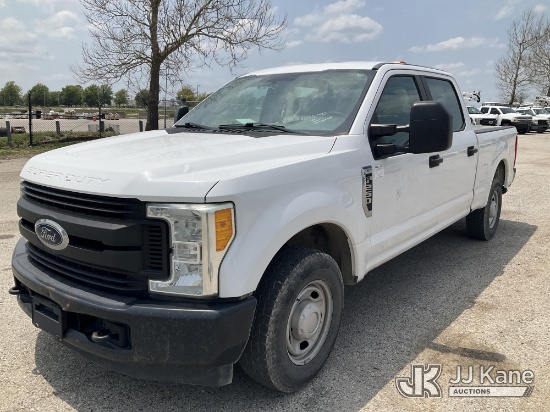 (Kansas City, MO) 2017 Ford F250 Crew-Cab Pickup Truck Runs & Moves) (Check Engine, ABS, Traction Co
