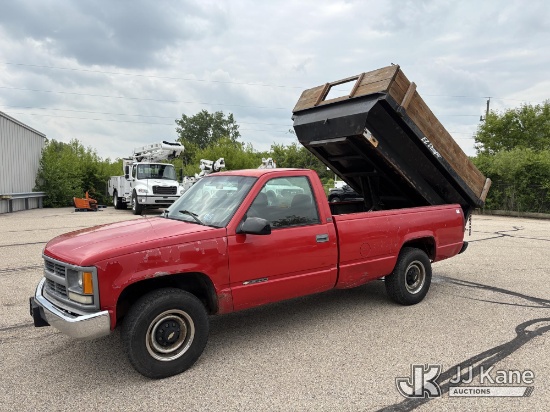 (Grayslake, IL) 1995 Chevrolet C/K 2500 Pickup Truck Runs, Moves & Dump Operates) (Body Damage, Pain