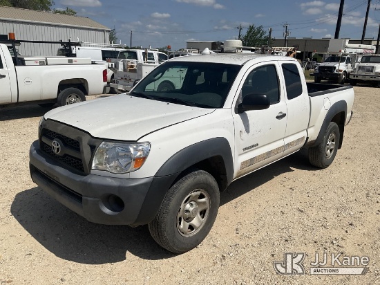 (San Antonio, TX) 2011 Toyota Tacoma Extended-Cab Pickup Truck Runs & Moves) (Maintenance Required L