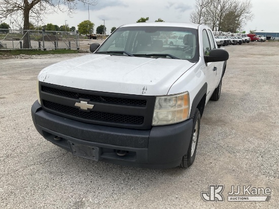 (Kansas City, MO) 2007 Chevrolet Silverado 1500 Extended-Cab Pickup Truck Runs & Moves) (Air Bag Lig
