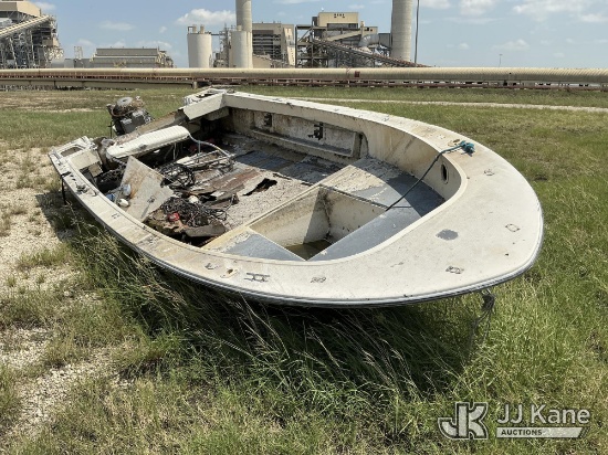 (San Antonio, TX) Boat w/Motor (Not Running Not Running, Condition Unknown) (Make Model Unknown) (Se
