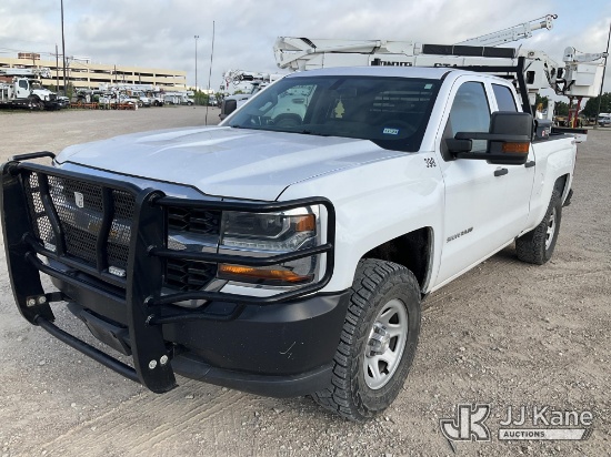 (Waxahachie, TX) 2018 Chevrolet Silverado 1500 4x4 Extended-Cab Pickup Truck Runs & Moves) (Transmis