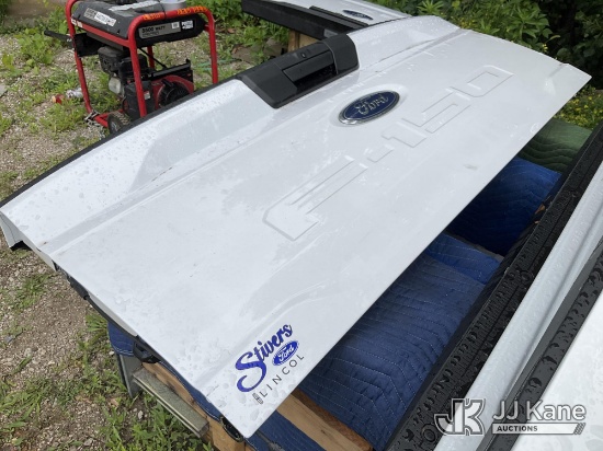 (Des Moines, IA) Ford F150/F250 Tailgate With Backup Camera NOTE: This unit is being sold AS IS/WHER