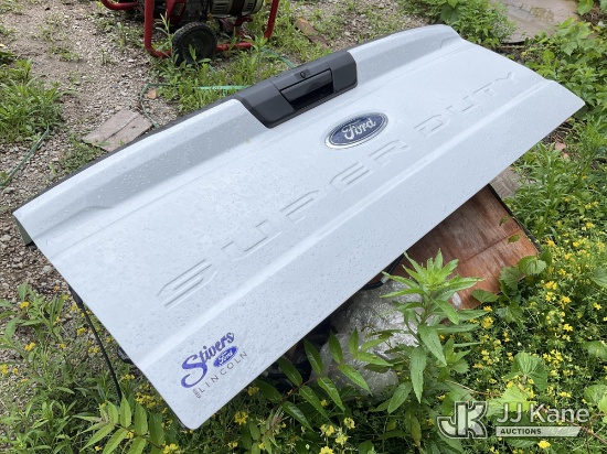 (Des Moines, IA) Ford F150/F250 Tailgate With Backup Camera NOTE: This unit is being sold AS IS/WHER