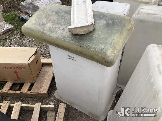 (Des Moines, IA) Bucket Liner 26in x 22in NOTE: This unit is being sold AS IS/WHERE IS via Timed Auc