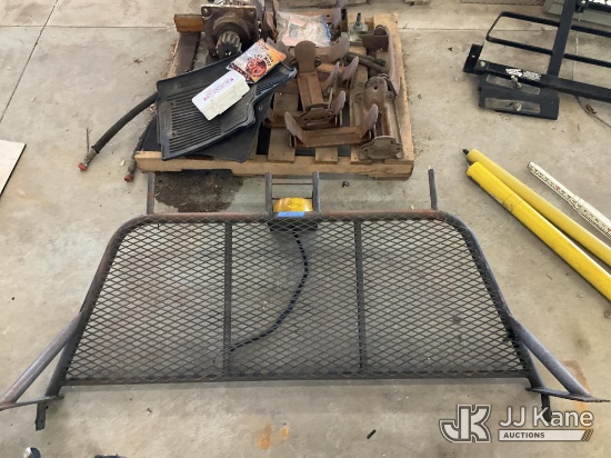 (South Beloit, IL) Headache Rack w/ strobe light NOTE: This unit is being sold AS IS/WHERE IS via Ti