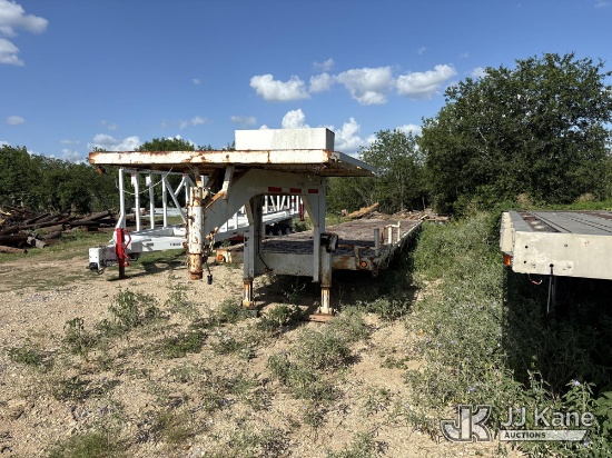 (San Antonio, TX) 2006 Trail Boss Gooseneck Tagalong Trailer Rust Damage